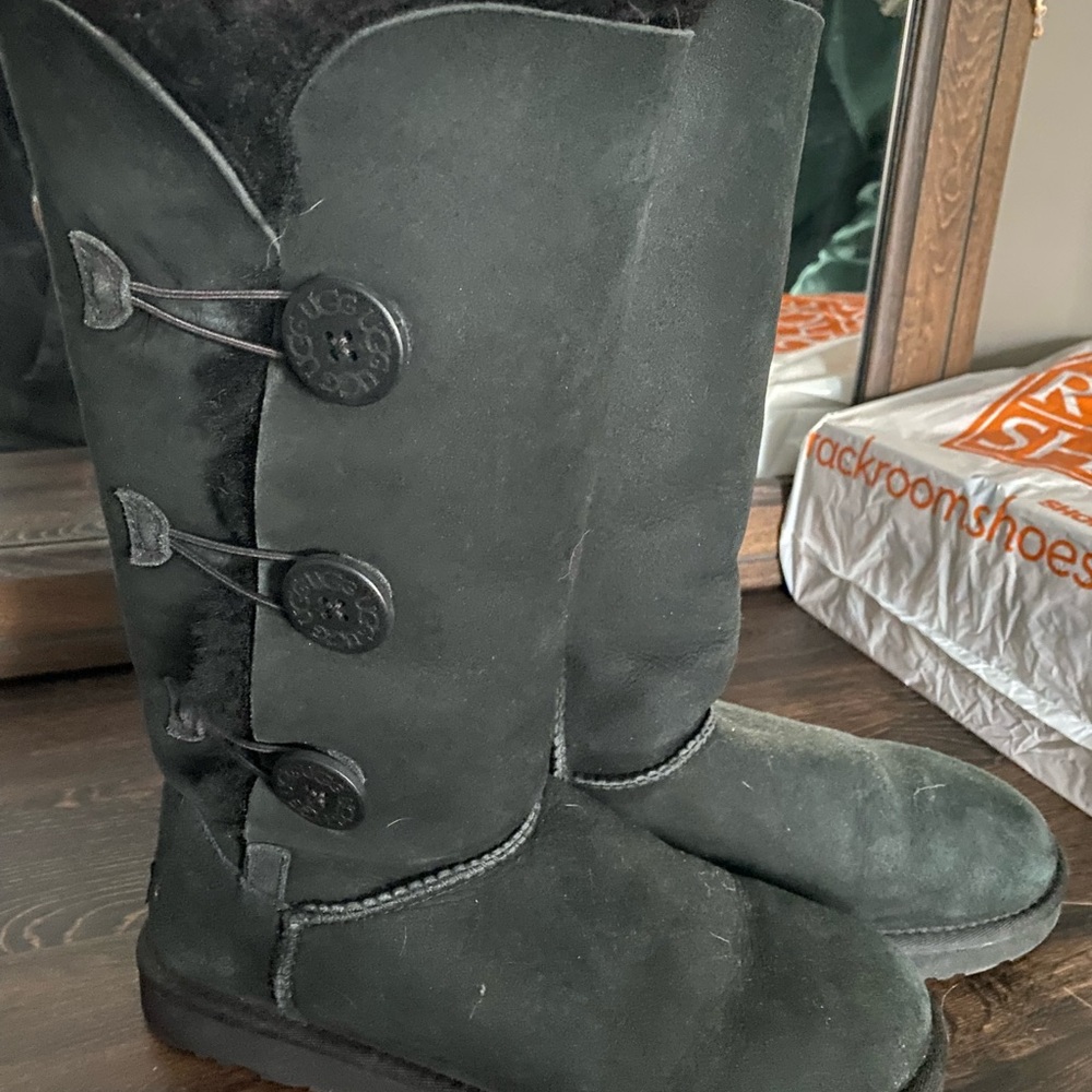 Tall black ugg boots